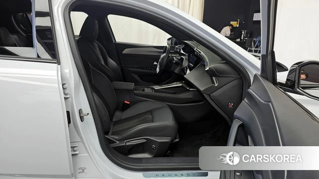 Peugeot 308 Third generation 2024 Белый из Кореи, фото 2