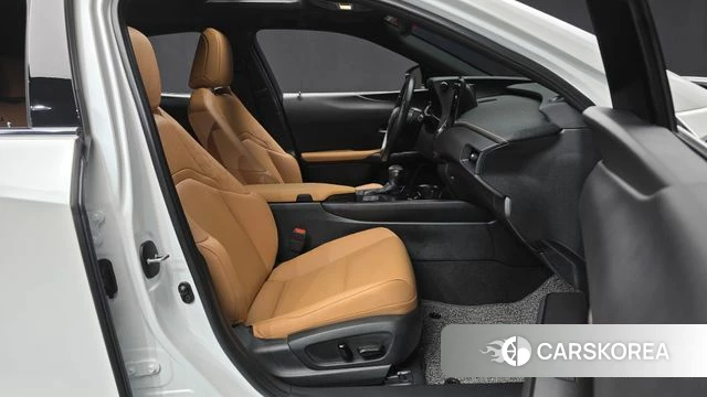 Lexus UX250h 2023 Белый из Кореи, фото 2