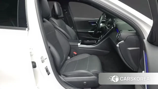 Mercedes-Benz C-Class W206 2023 Белый из Кореи, фото 2