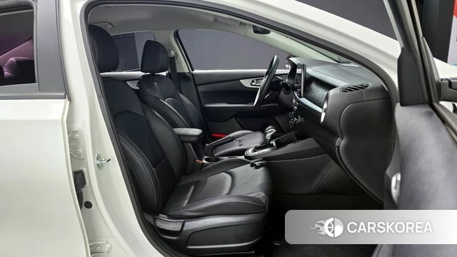 Kia The New K3 2nd generation 2022 Белый из Кореи, фото 2