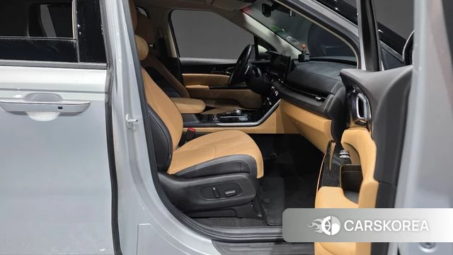 Kia Carnival 4th generation 2023 Серебристо-серый из Кореи, фото 2