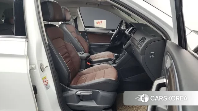 Volkswagen Tiguan Allspace 2022 Белый из Кореи, фото 2