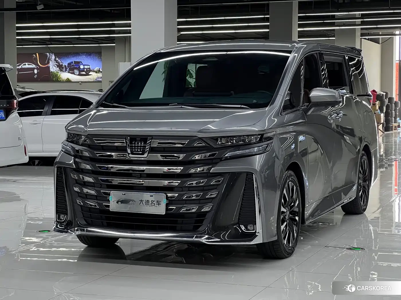 Toyota Vellfire 2026 Silver/gray из Китая, фото 2