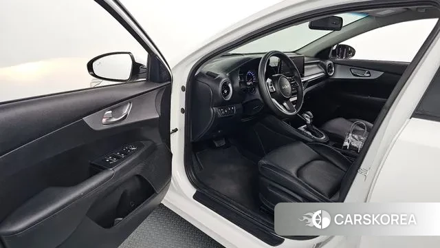 Kia The New K3 2nd generation 2021 Белый из Кореи, фото 2