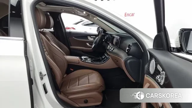 Mercedes-Benz E-Class W213 2020 Белый из Кореи, фото 2