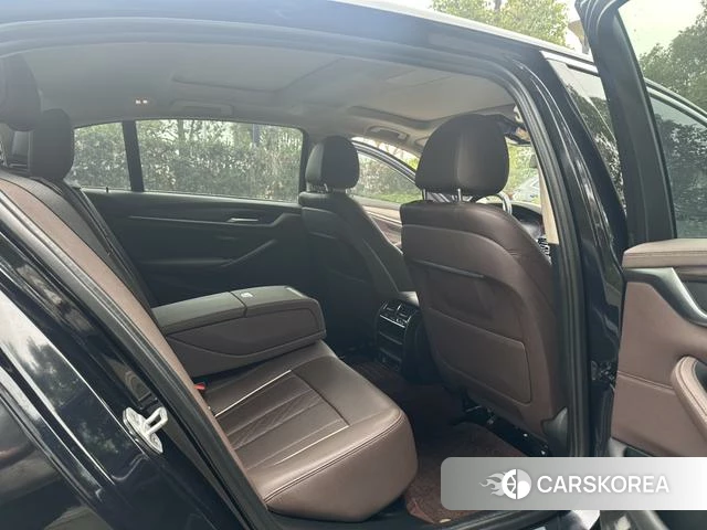 BMW 5 series PHEV 2020 Черный из Китая, фото 2