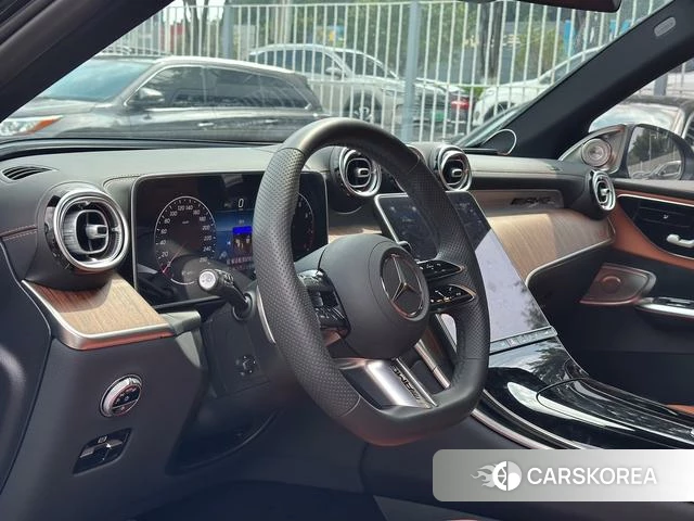 Mercedes-Benz GLC 2024 Черный из Китая, фото 2
