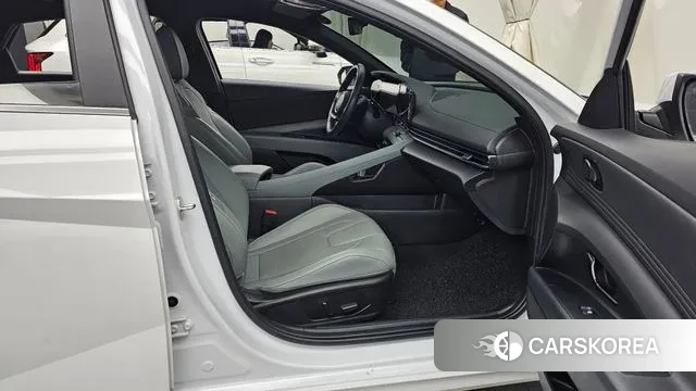 Hyundai The New Avante (CN7) 2023 Белый из Кореи, фото 2