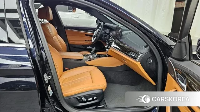 BMW 5 Series (G30) 2021 Черный из Кореи, фото 2