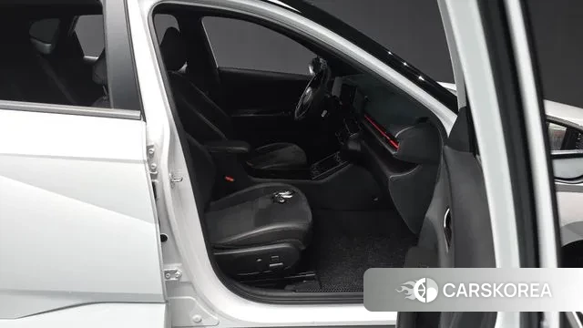 Hyundai Kona (SX2) 2024 Белый из Кореи, фото 2