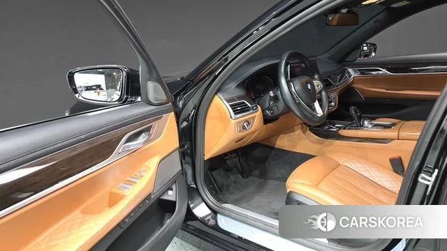 BMW 7 Series (G11) 2020 Черный из Кореи, фото 2