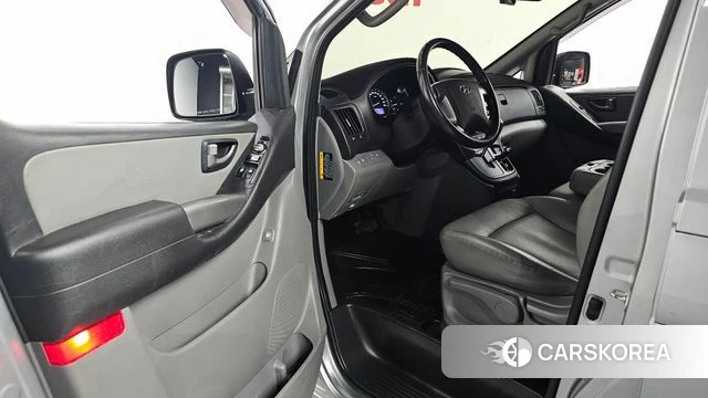 Hyundai The New Grand Starex 2019 Серебристо-серый из Кореи, фото 2