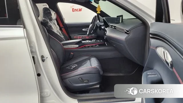 Genesis GV70 2023 Белый из Кореи, фото 2