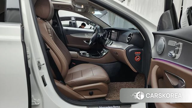 Mercedes-Benz E-Class W213 2019 Белый из Кореи, фото 2