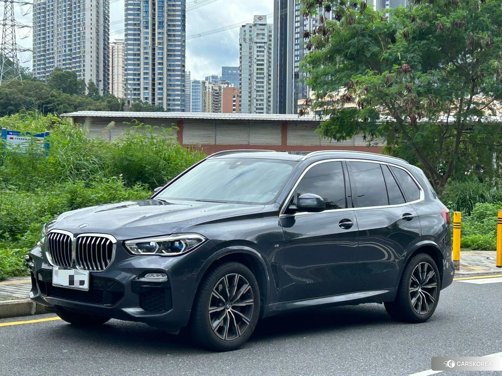 BMW X5 (imported) 2021 Темно-серый из Китая, фото 2