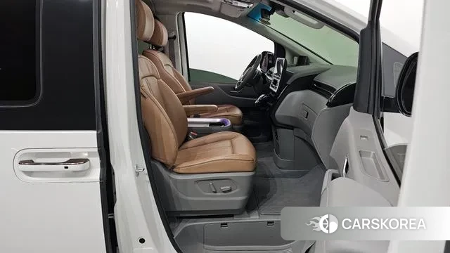 Hyundai Staria 2022 Белый из Кореи, фото 2