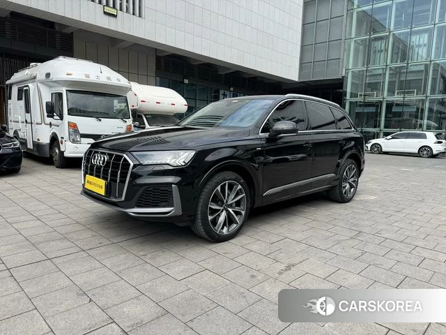 Audi Q7 2024 Черный из Китая, фото 2