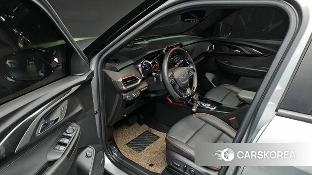 Chevrolet (GM Daewoo) Trailblazer 2022 Серебряный из Кореи, фото 2