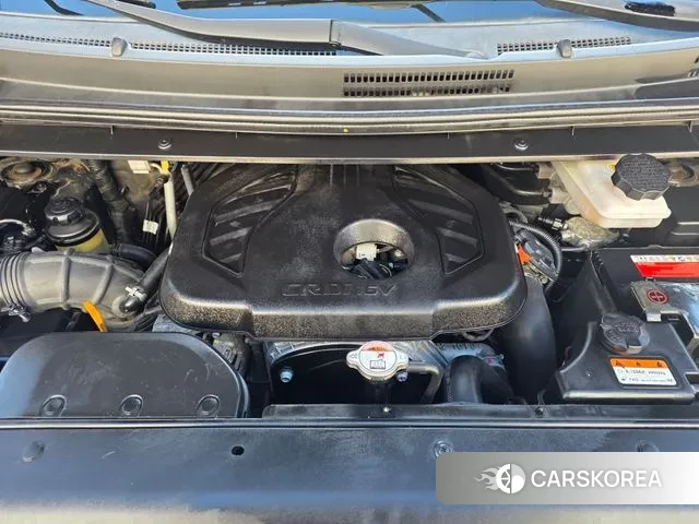 Hyundai The New Grand Starex 2019 Темно-зеленый из Кореи, фото 2