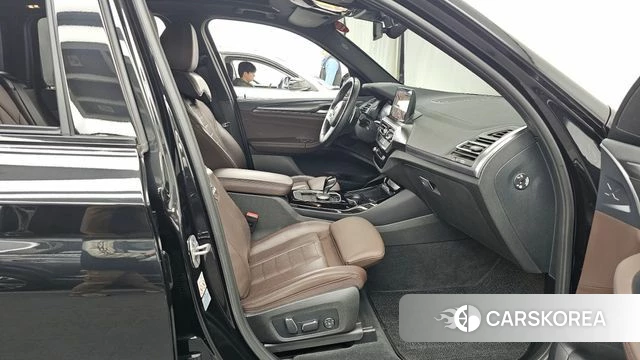 BMW X3 (G01) 2023 Черный из Кореи, фото 2