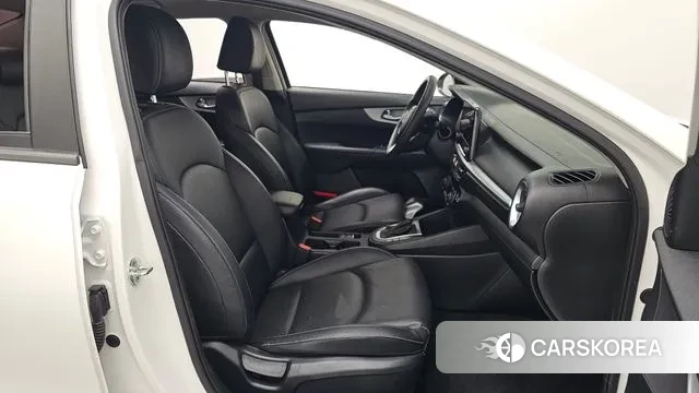 Kia The New K3 2nd generation 2021 Белый из Кореи, фото 2