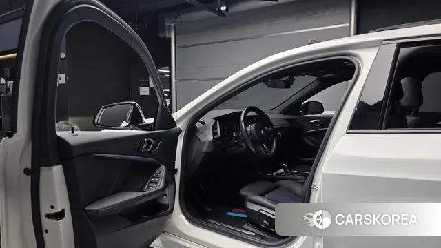 BMW 1 Series (F40) 2024 Белый из Кореи, фото 2