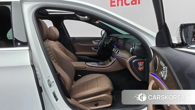 Mercedes-Benz E-Class W213 2021 Белый из Кореи, фото 2