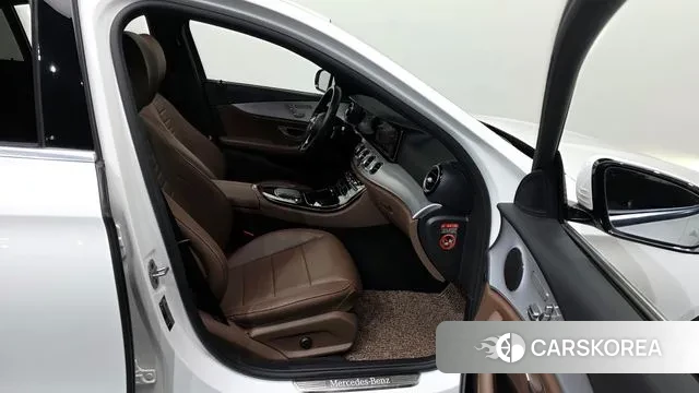 Mercedes-Benz E-Class W213 2021 Белый из Кореи, фото 2