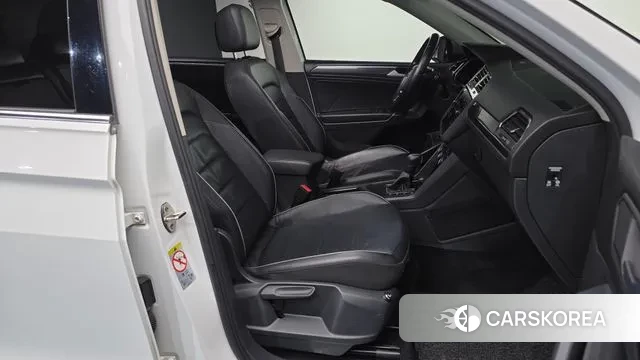 Volkswagen Tiguan Allspace 2020 Белый из Кореи, фото 2