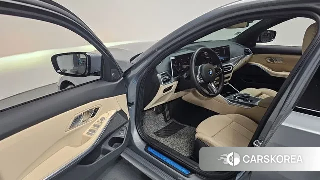 BMW 3 Series (G20) 2023 Серебристо-серый из Кореи, фото 2