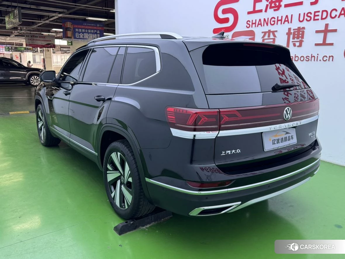 Volkswagen Tourang 2022 Черный из Китая, фото 2