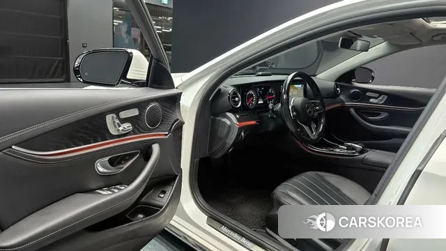 Mercedes-Benz E-Class W213 2020 Белый из Кореи, фото 2