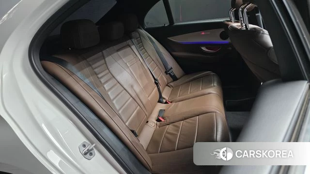 Mercedes-Benz E-Class W213 2018 Белый из Кореи, фото 2