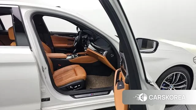 BMW 5 Series (G30) 2021 Белый из Кореи, фото 2