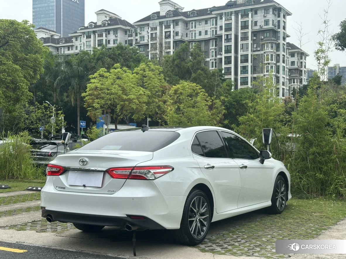 Toyota Camry 2021 Белый из Китая, фото 2