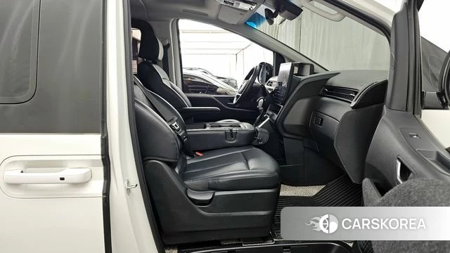 Hyundai Staria 2022 Белый из Кореи, фото 2