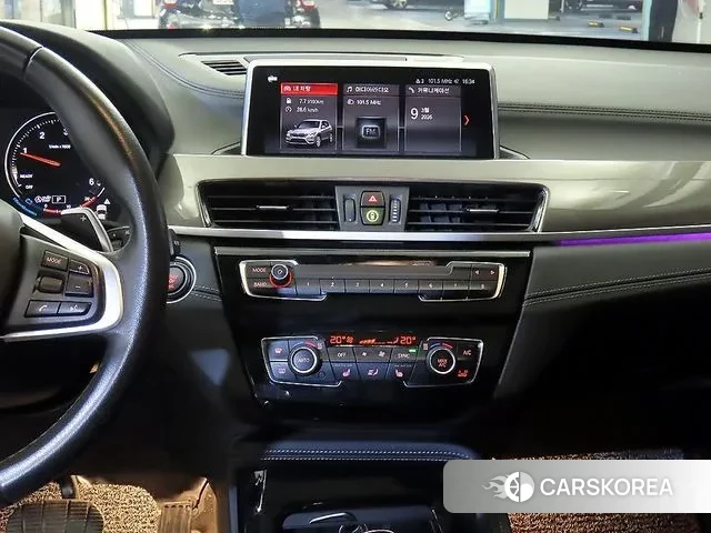 BMW X1 (F48) 2021 Черный из Кореи, фото 2