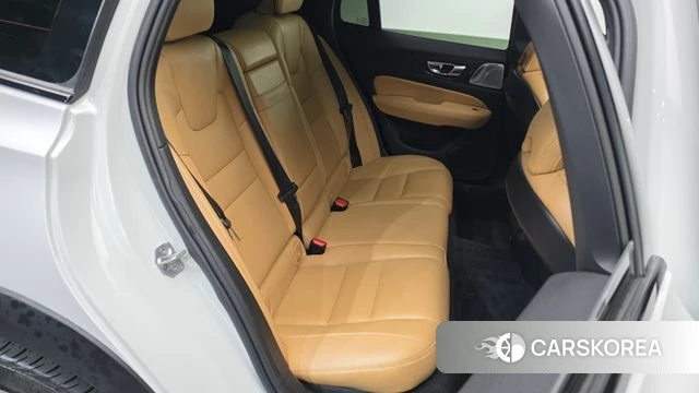 Volvo V60 Cross-Country 2nd Generation 2020 Белый из Кореи, фото 2