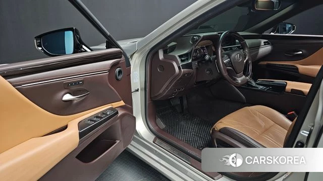 Lexus ES300h 7th generation 2019 Серебристо-серый из Кореи, фото 2