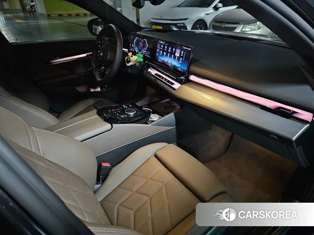 BMW 5 Series (G60) 2025 Серый из Кореи, фото 2