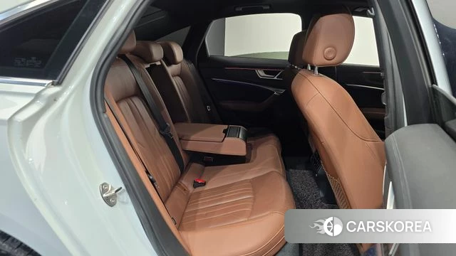 Audi A6 (C8) 2021 Белый из Кореи, фото 2