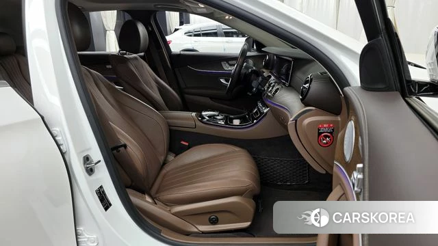 Mercedes-Benz E-Class W213 2019 Белый из Кореи, фото 2