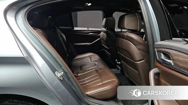BMW 5 Series (G30) 2018 Серый из Кореи, фото 2