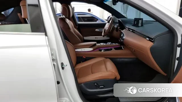 Genesis GV70 2023 Белый из Кореи, фото 2