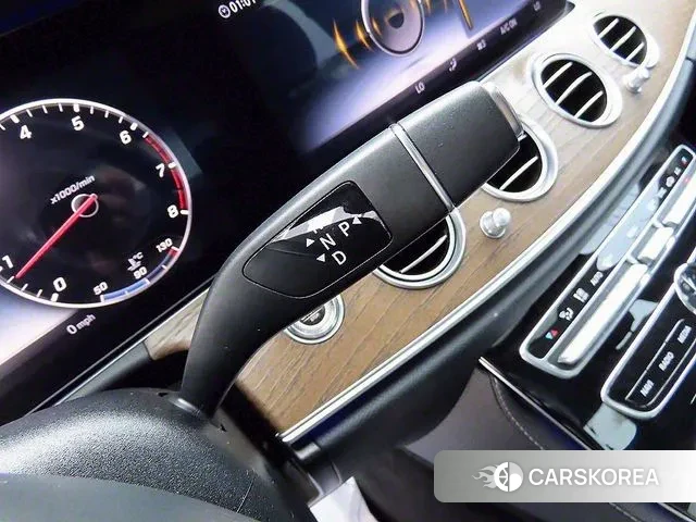 Mercedes-Benz E-Class W213 2018 Синий из Кореи, фото 2