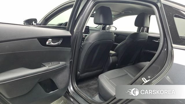 Kia The New K3 2nd generation 2024 Серый из Кореи, фото 2