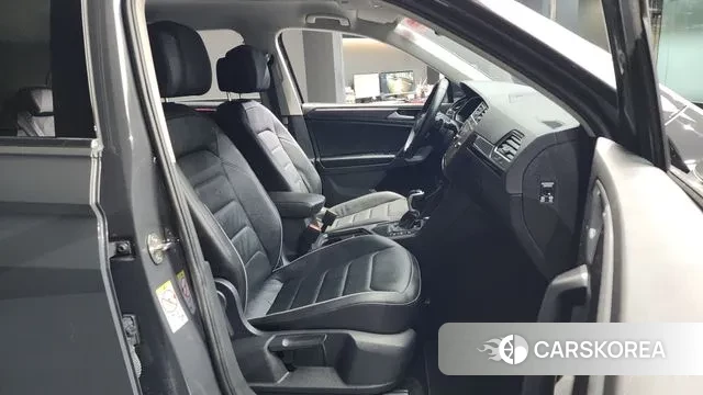 Volkswagen Tiguan second Generation 2023 Серый из Кореи, фото 2