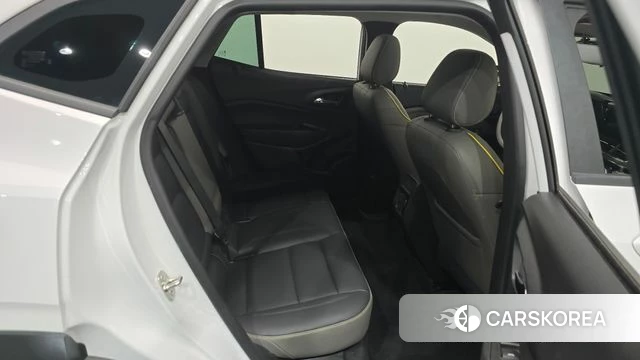 Chevrolet (GM Daewoo) Trax Crossover 2023 Белый из Кореи, фото 2