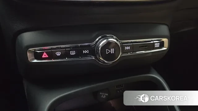 Volvo XC40 2020 Белый из Кореи, фото 2