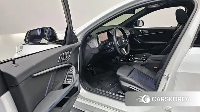 BMW 1 Series (F40) 2023 Белый из Кореи, фото 2